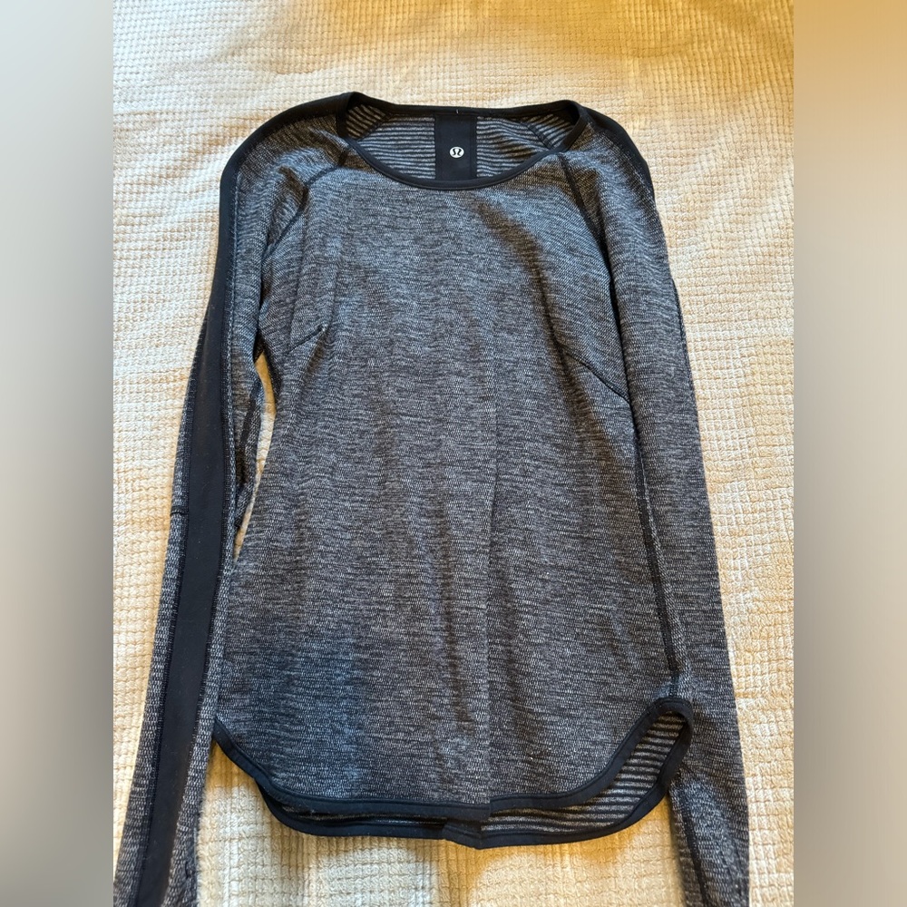 Lululemon workout shirt